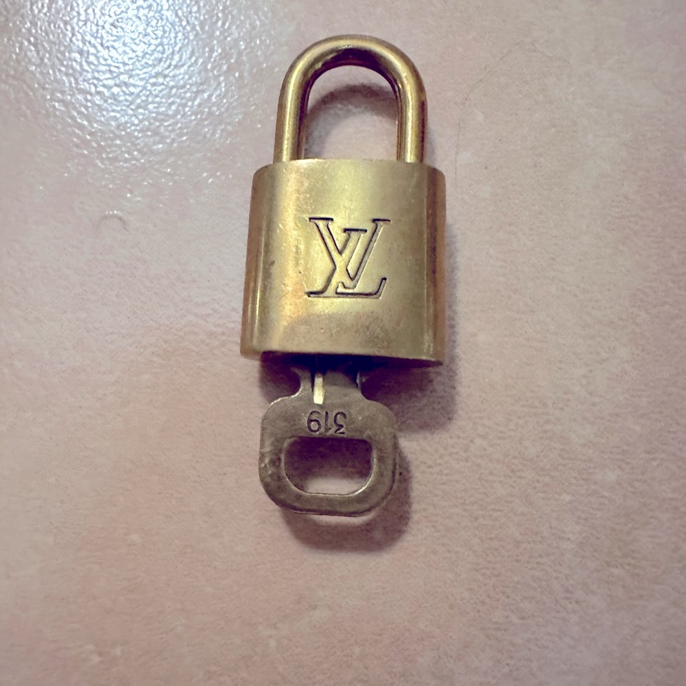 AUTHENTIC LOUIS VUITTON LOCK AND KEY